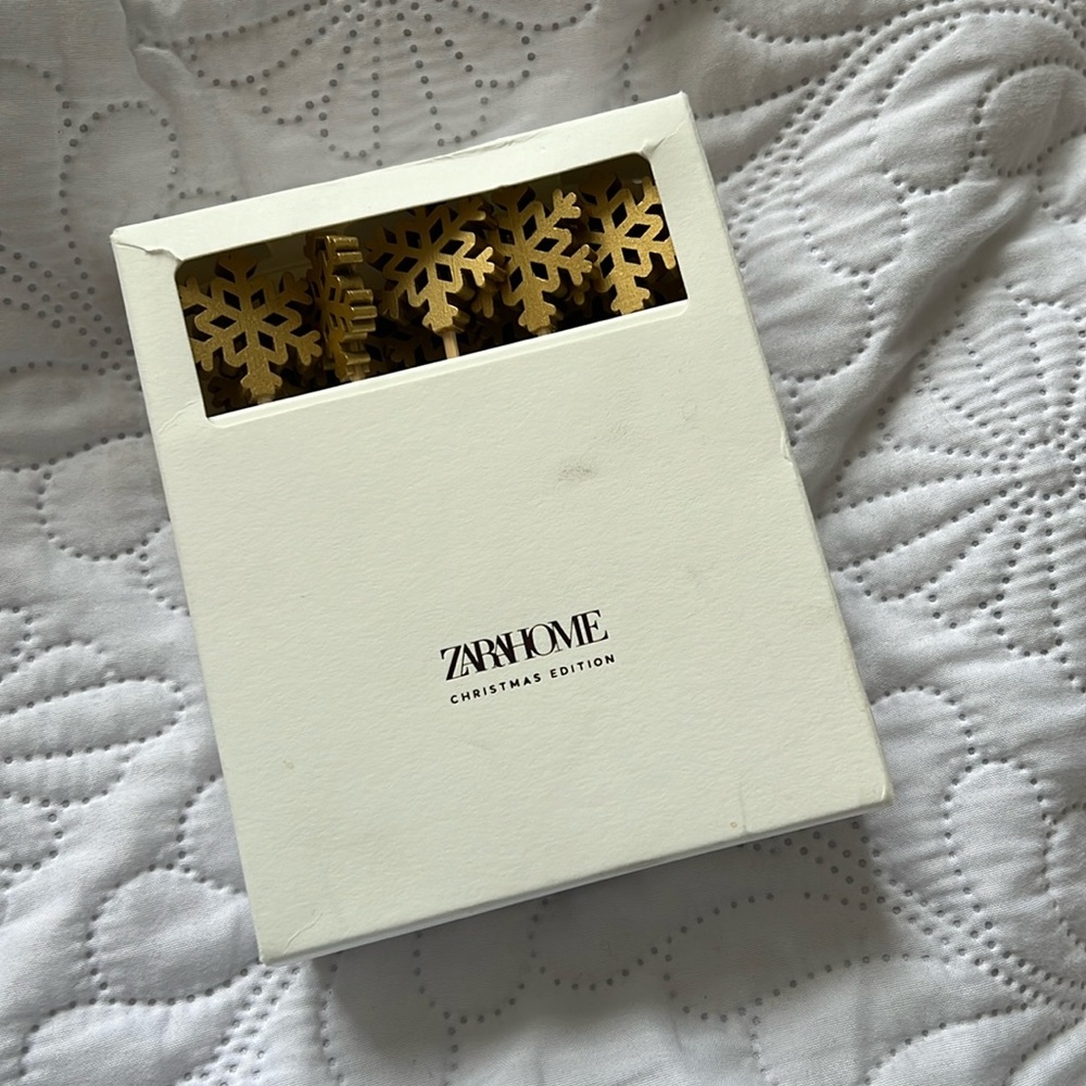 Zara canapé Christmas edition new Table accessories